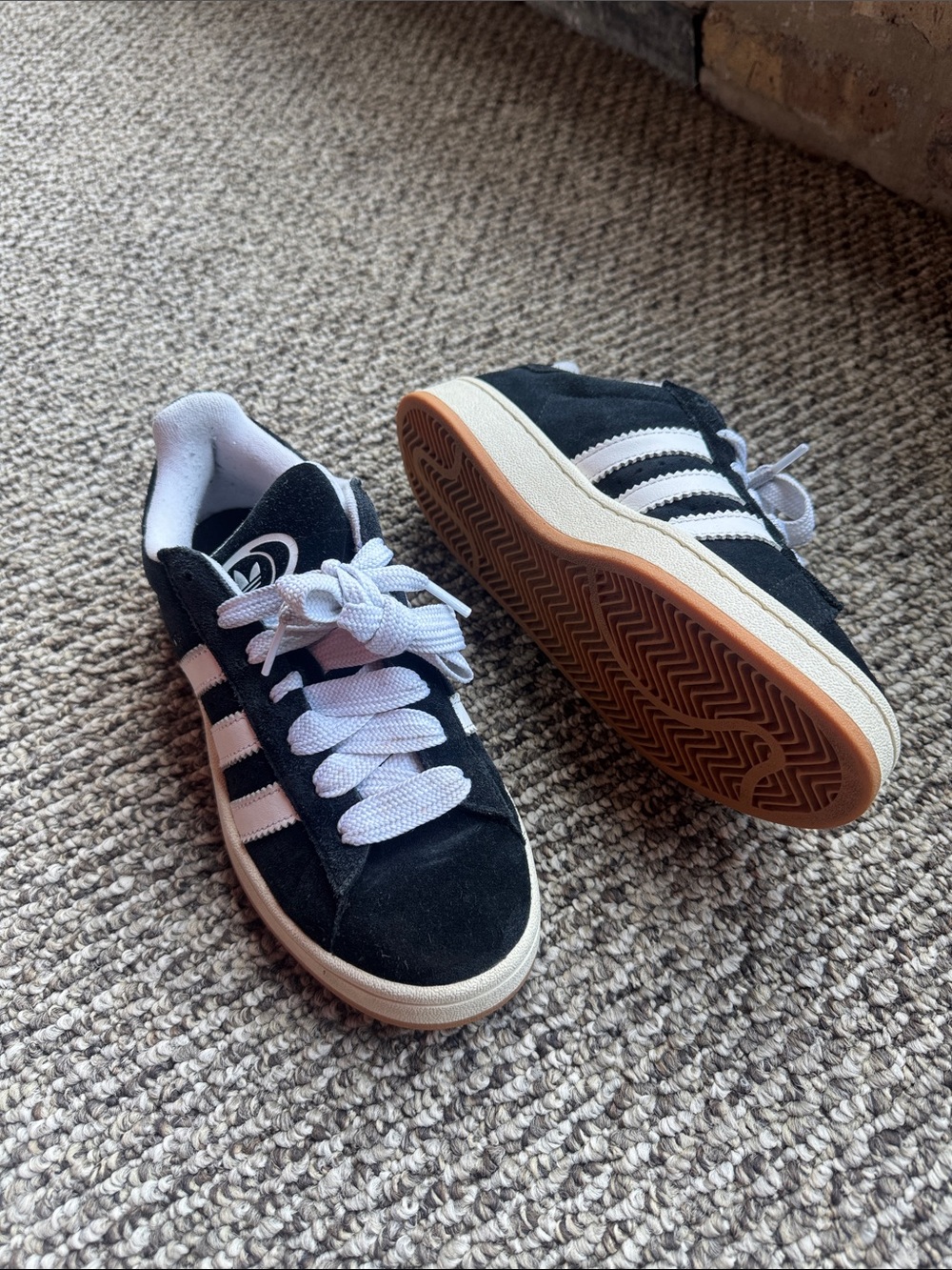 Adidas 00s Campus Shoes Black and White. Size Men 6.5/Women 7.5. Worn once.